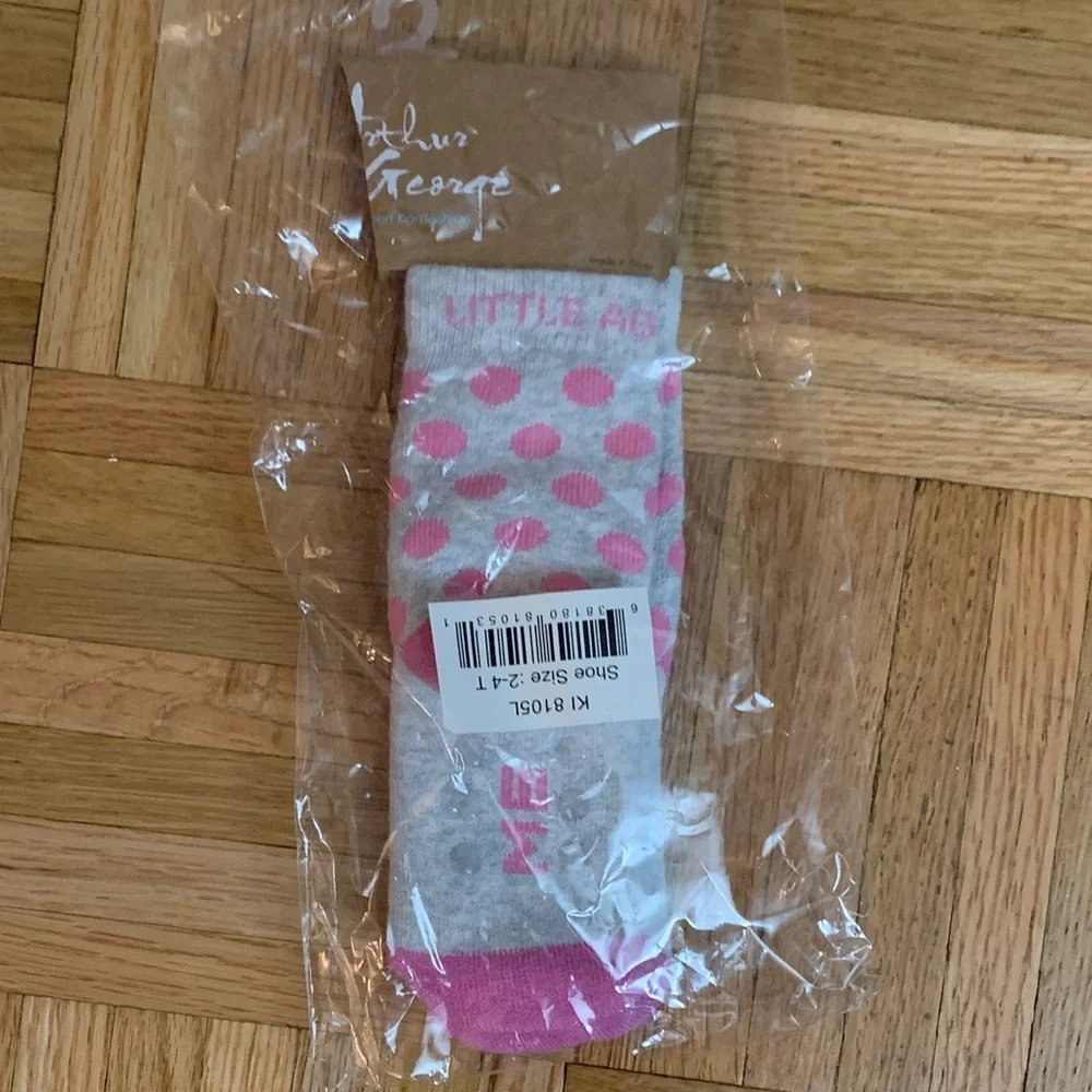 Arthur George Non-Slip Socks Sizes 2-4T “Kiss Me”